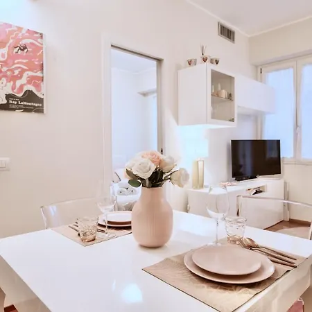 Apartment Easylife - Elegante Bilocale A Due Passi Dal Colorato Quartiere Di Porta Venezia