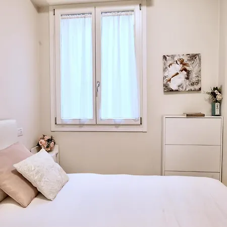 Easylife - Elegante Bilocale A Due Passi Dal Colorato Quartiere Di Porta Venezia * Milan